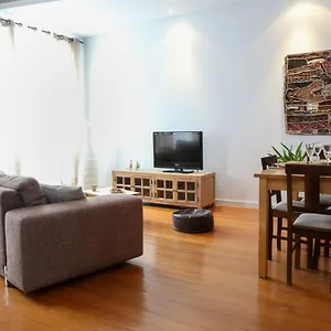 charming-2-bedrooms-apartment-near-metro.hotels-lisbon-portugal.com/